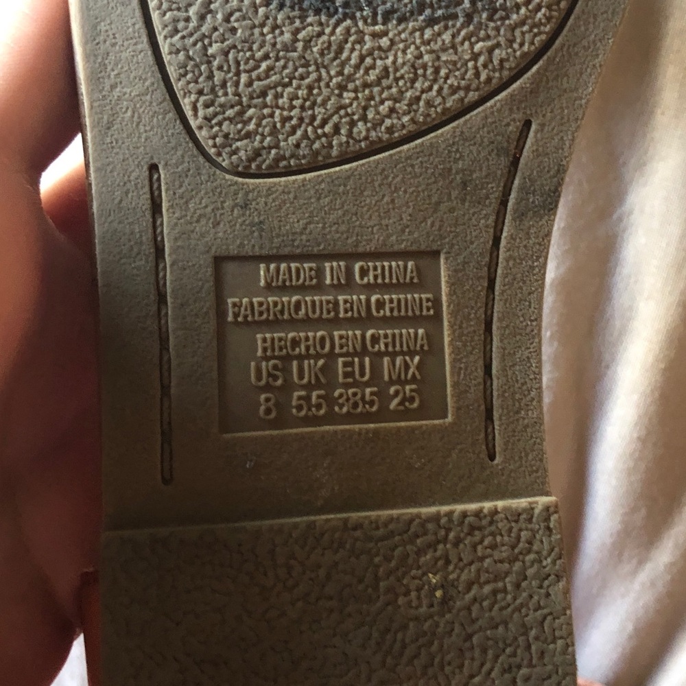 Sandals - Picture 2 of 3